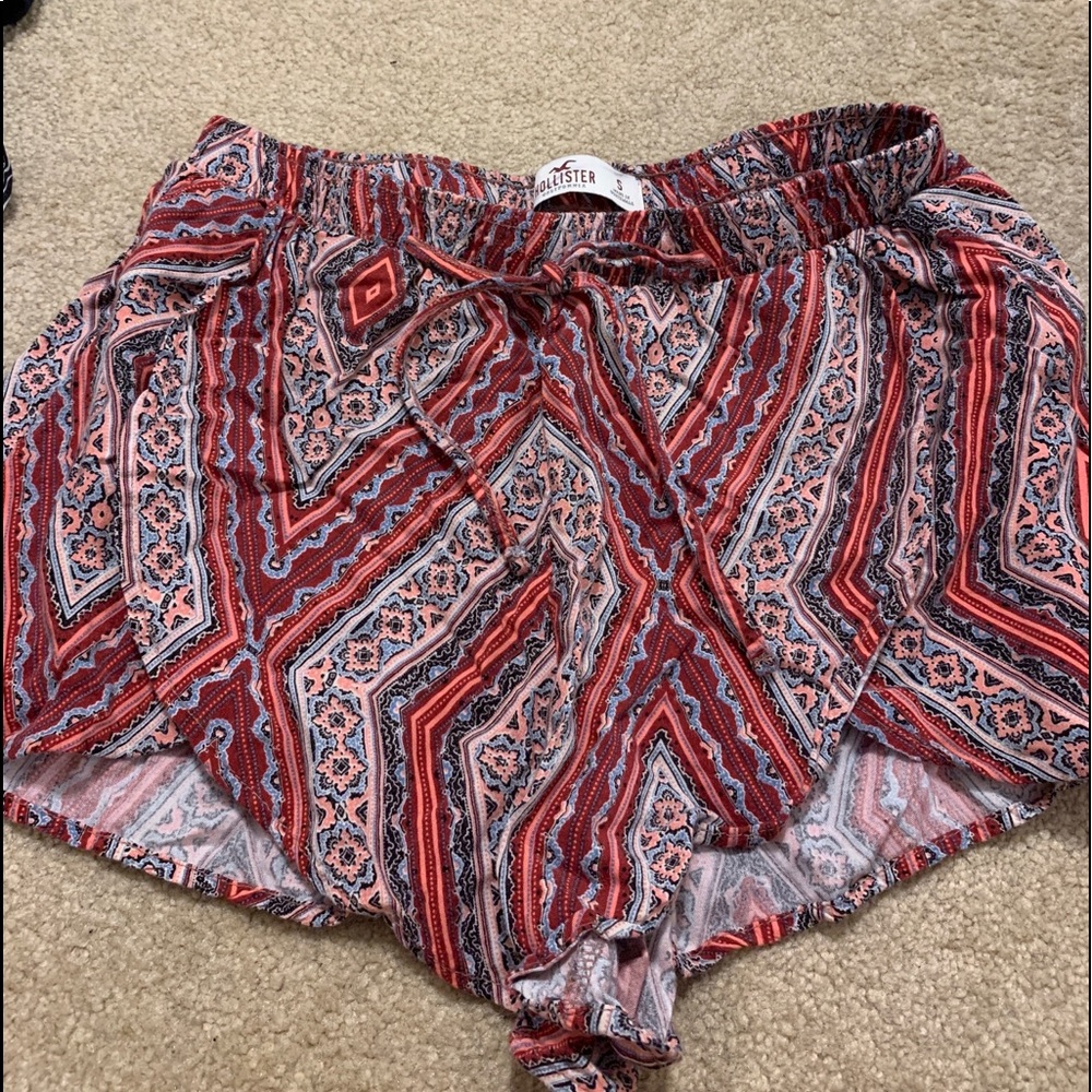 Hollister flowy shorts